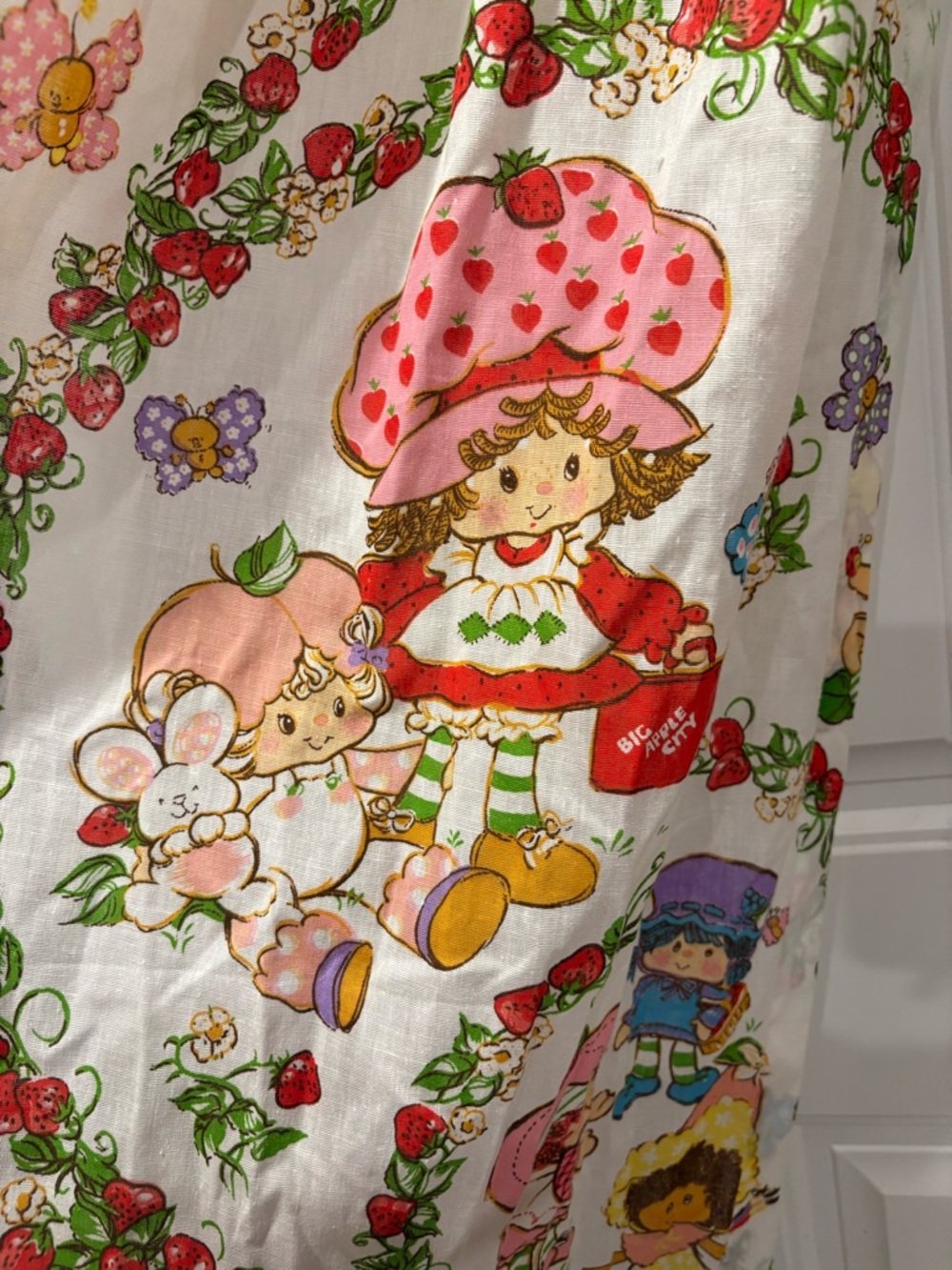 Vintage Strawberry Shortcake Print Ruffled Tie-Back Curtains - Picture 9 of 13